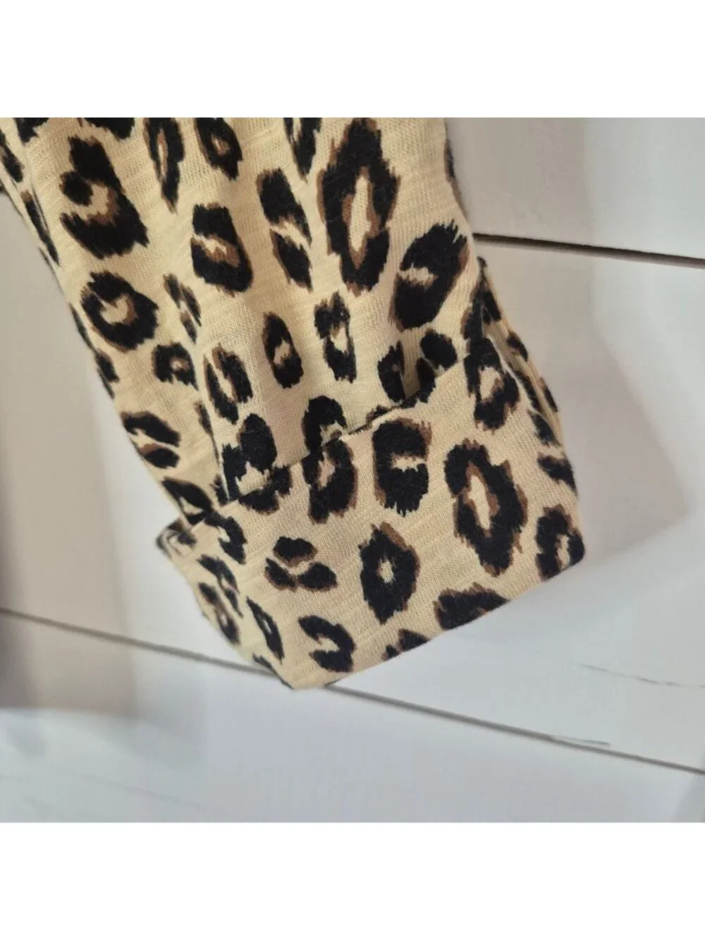Chicos Leopard Print 3/4 Sleeve Top XS 00 Beige & Black Lightweight Cotton Blend - Picture 3 of 6